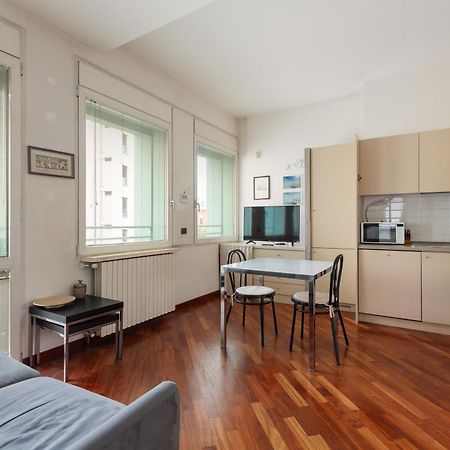 Bright & Comfy Apartment With Parking 밀라노 외부 사진