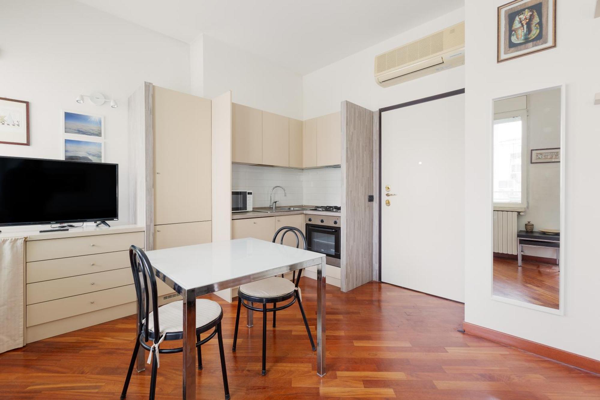 Bright & Comfy Apartment With Parking 밀라노 외부 사진